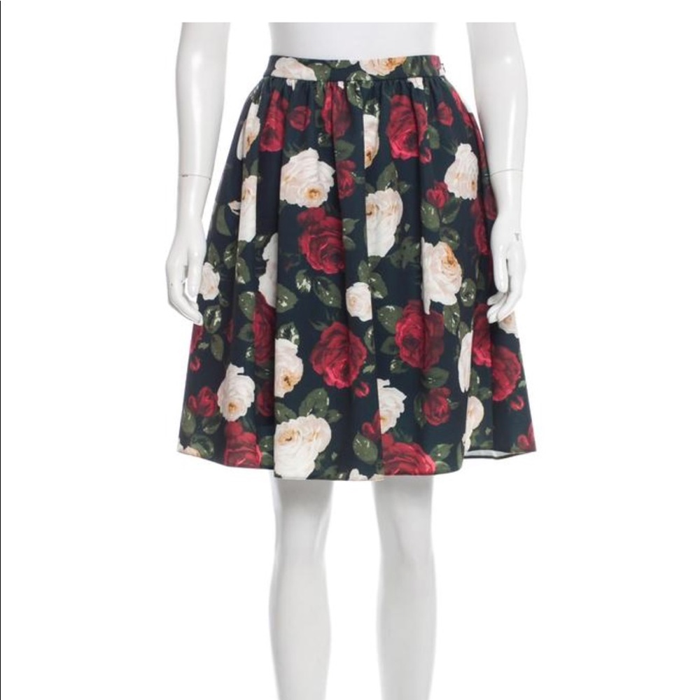 Blugirl beautiful rose skirt like new